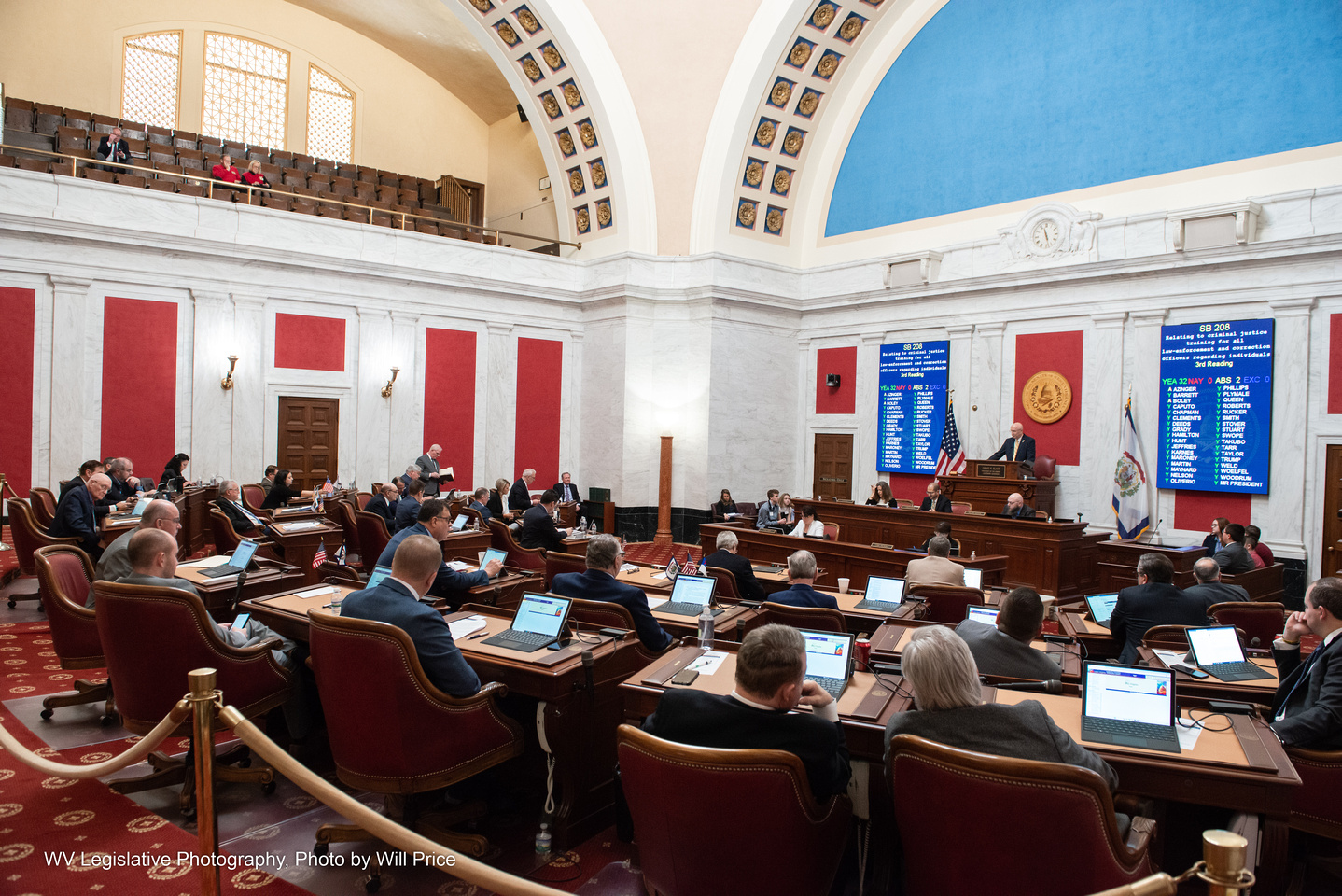 Commission Recommends Legislative Pay Raise