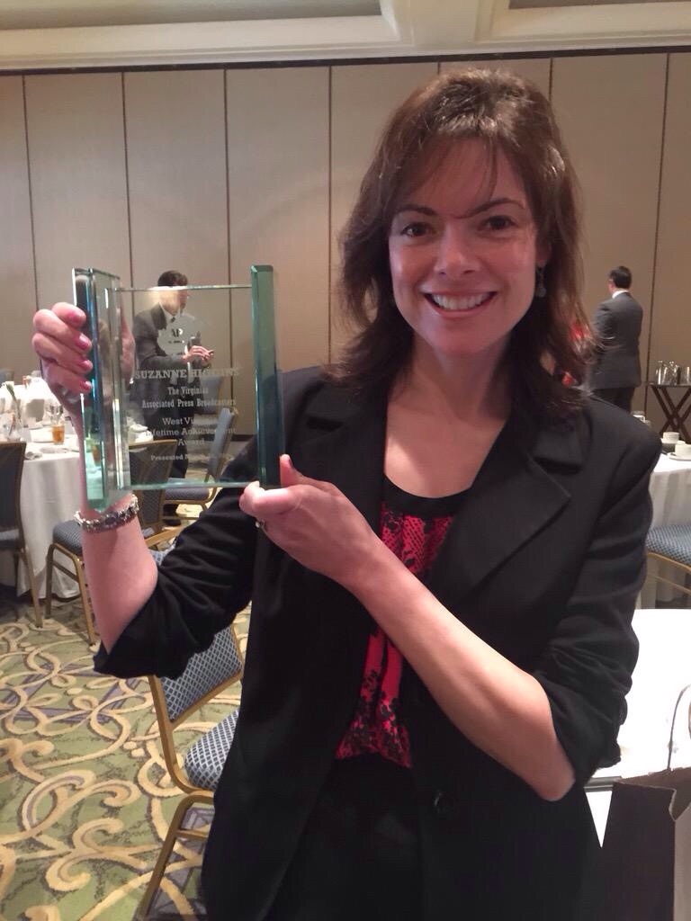 Suzanne Higgins holds the 2015 AP Lifetime Achievement Award.