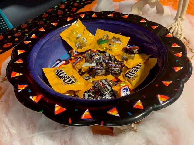 A bowl of Halloween candy.