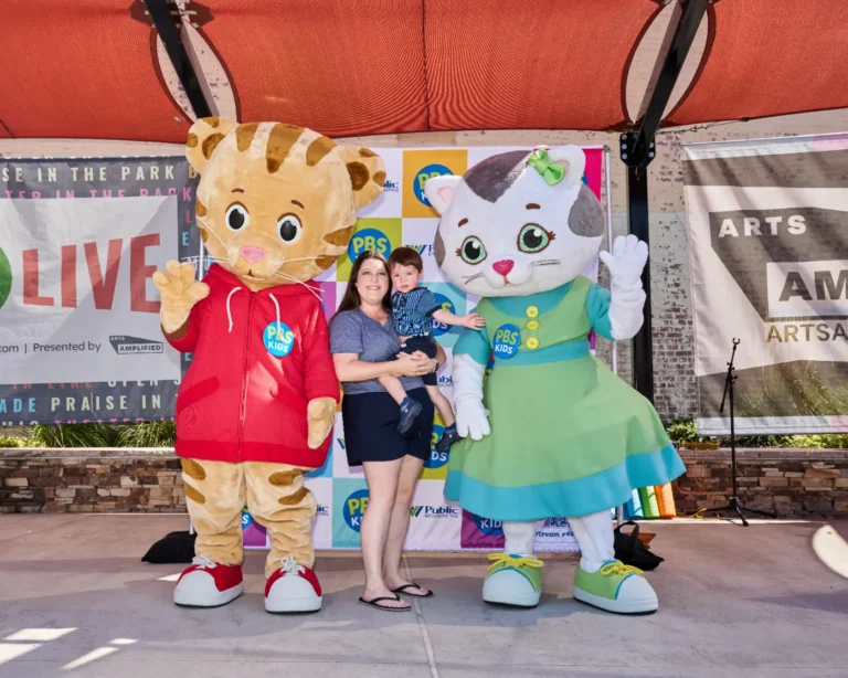 Daniel Tiger and Katerina Kittycat. A woman with a small boy.