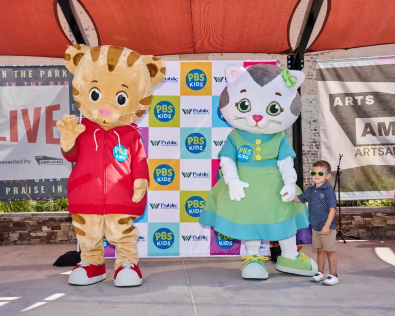 Daniel Tiger and Katerina Kittycat and a small boy.