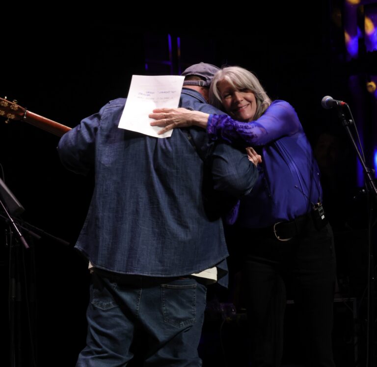 Kathy Mattea hugs Philip Bowen