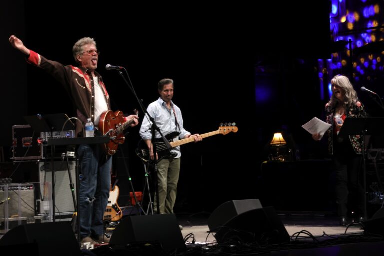 host Kathy Mattea welcomes members of the Jayhawks to the stage